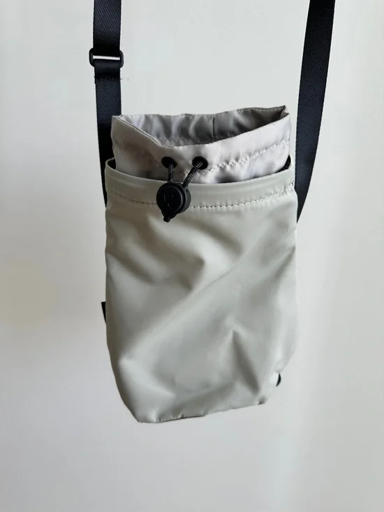 Lululemon White/Olive Crossbody Waterbottle Bag - Picture 2 of 4
